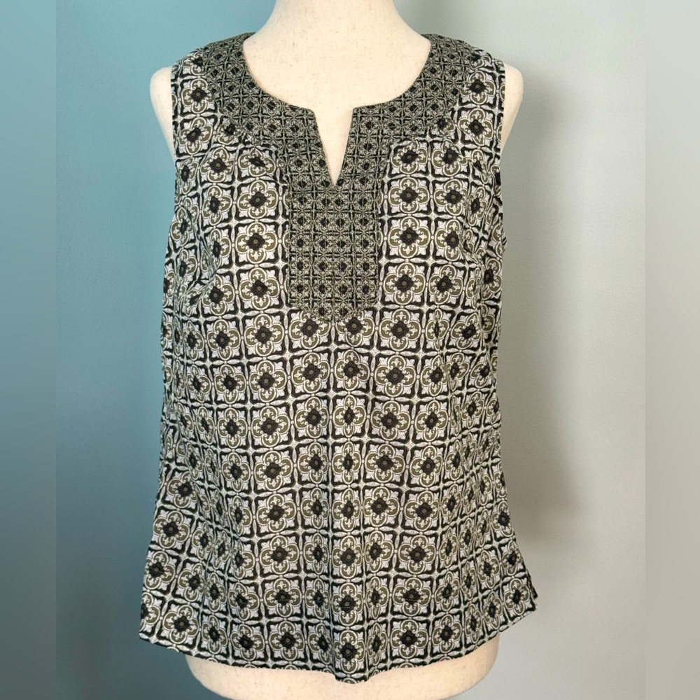 Talbots petite small sleeveless top. Olive, black, and white design.